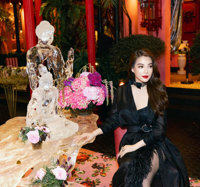 Gần đây, Trương Ngọc Ánh thường xuyên tham gia các bữa tiệc lẻ bóng, không có mặt của tình trẻ Anh Dũng. Điều này khiến khán giả thắc mắc về mối quan hệ hiện tại của cả hai. 