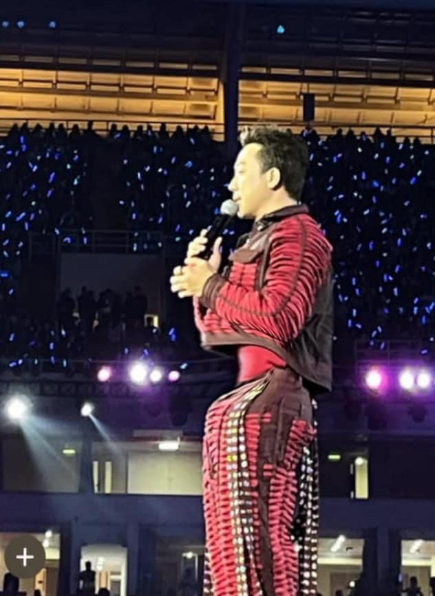 Nam nghệ sĩ hài hước đăng ảnh đã qua chỉnh sửa, cho biết đây mới là vòng bụng ngoài đời của anh. (Ảnh FBNV)