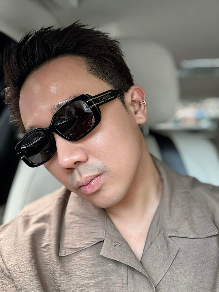 Gương mặt của Trấn Thành gần đây trông góc cạnh hơn sau khi anh giảm cân thành công. (Ảnh FBNV)