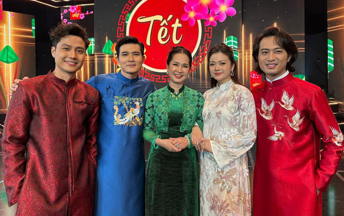 NSND Lan Hương khoe ảnh tụ họp cùng 3 cậu con trai và dâu cả, visual cực phẩm khiến dân tình mê mệt Ảnh 2