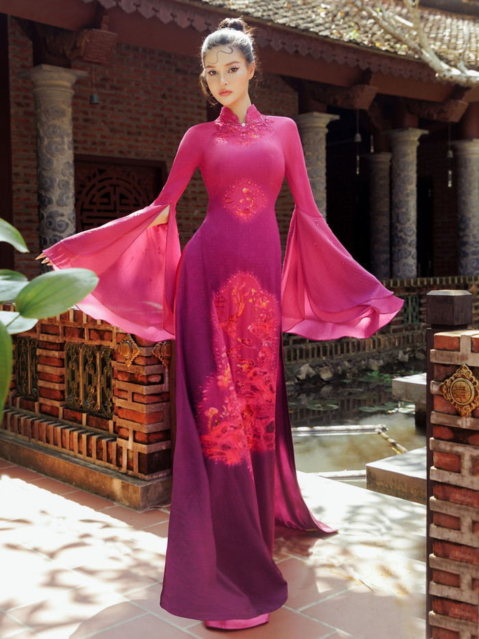 Hương Giang - Á quân 2 chương trình 'The New Mentor' ấn tượng trong bộ sưu tập áo dài 'Tố Nữ'.