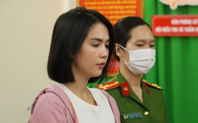 Sáng nay (2/2), người mẫu Ngọc Trinh hầu tòa Ảnh 2