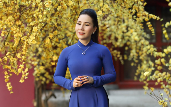Bắt trend áo dài Tết, nhan sắc của nữ hoàng doanh nhân khiến nhiều người trầm trồ Ảnh 2