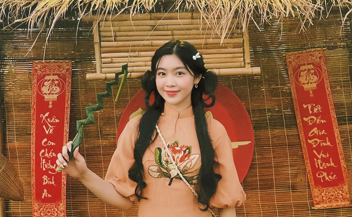 Thời gian gần đây, nhóc tì đặc biệt được netizen “hối thúc” tham dự cuộc thi Hoa hậu Việt Nam vì sắc vóc lẫn khí chất ngày càng thăng hạng. Tuy vậy, khi đề cập vấn đề cho Lọ Lem dự tuyển tại một cuộc thi nhan sắc, Quyền Linh - Dạ Thảo cho biết luôn ưu tiên sự thoải mái trong việc lựa chọn sở thích cá nhân của con gái.