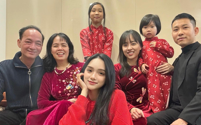 Hương Giang cho bố mẹ 'lên sóng' nhảy nhạc Tết, vũ đạo khiến ai cũng bất ngờ Ảnh 2