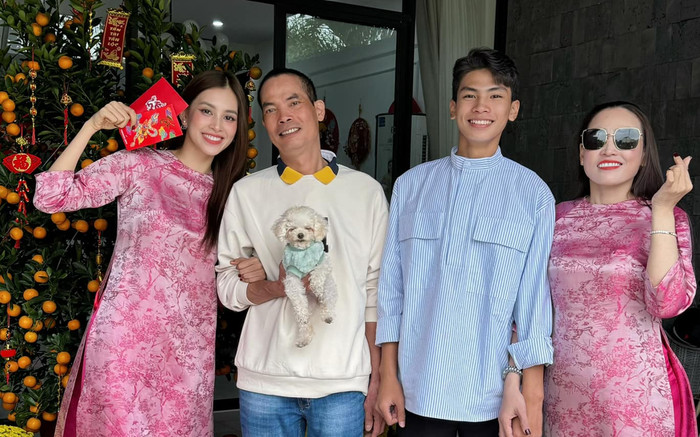 'Hoa hậu nghìn năm có một' Tiểu Vy khoe em trai cực phẩm trong dịp đầu năm Ảnh 2
