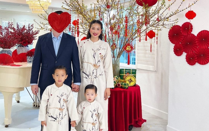 Phạm Hương diện áo dài đón Tết cùng 2 cậu ấm, giấu kín hình ảnh ông xã Ảnh 2