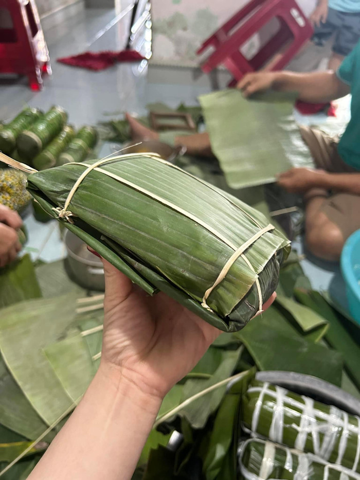 Đi ra mắt đúng dịp Tết nhìn mẹ người yêu gói bánh chưng, cô gái thầm nghĩ 'chọn đúng nhà rồi' Ảnh 2
