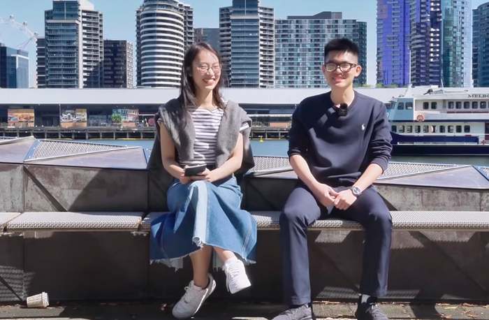 Hoàng Khánh trong cuộc trò chuyện với MC Khánh Vy