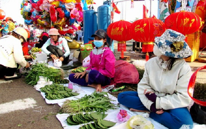 Những phiên chợ độc lạ chỉ Tết đến Xuân về mới có Ảnh 2