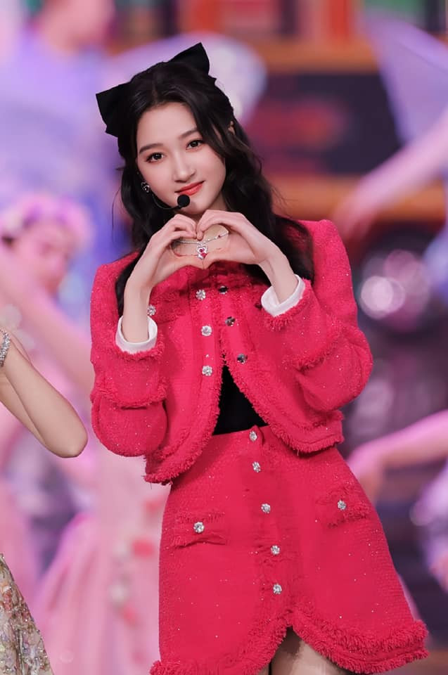 Đỉnh cỡ Đàm Tùng Vận cũng phải tàng hình vì sự xuất hiện của mỹ nhân này Ảnh 4