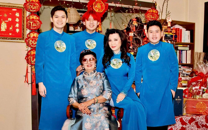 Vợ cũ Bằng Kiều đưa các con về Tết bên nội Ảnh 2