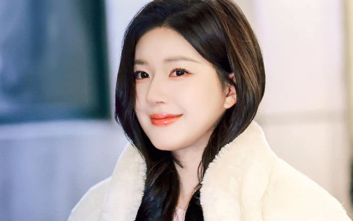 Triệu lộ Tư bị đàn chị kém nổi sao chép phong cách, nhan sắc liệu có vượt trội? Ảnh 2