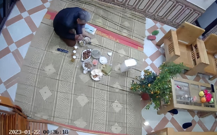 Con gái rơi nước mắt khi Tết đoàn viên nhưng cha già phải lủi thủi một mình Ảnh 2