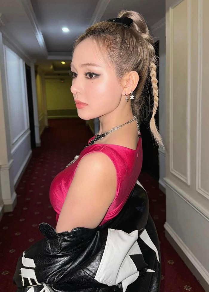 Hiền Hồ bật khóc khi đi diễn hậu bị mỉa mai chuyện 'tẩy trắng' Ảnh 3