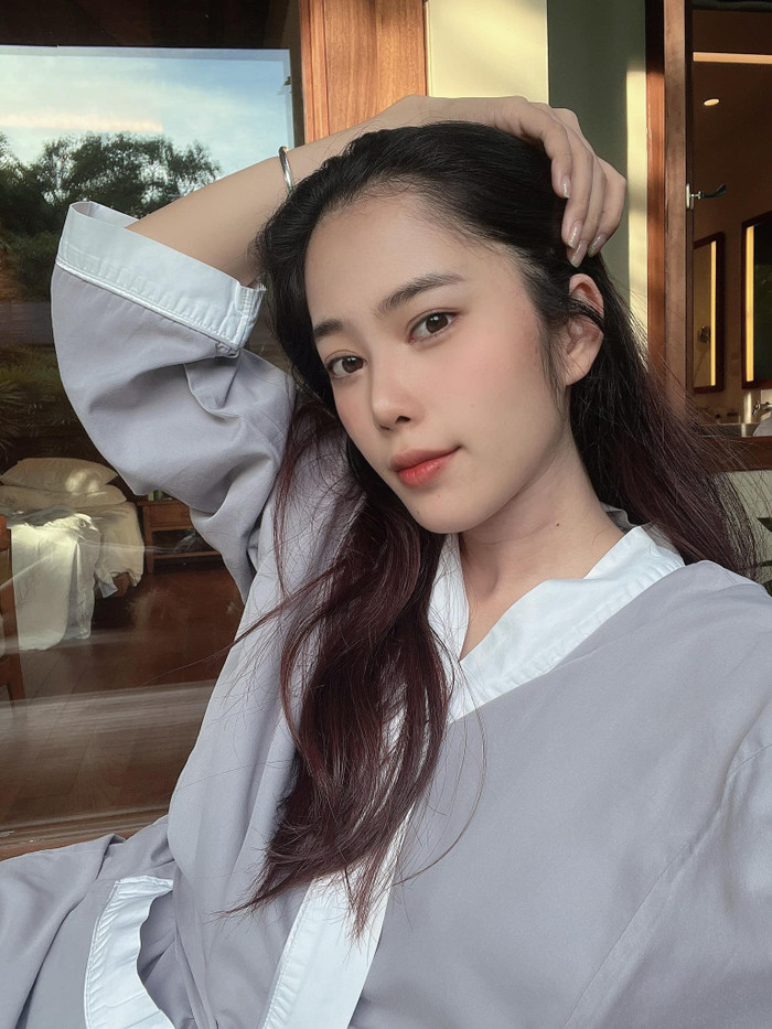 Nam Em livestream kể chuyện bị mất tiền trong lúc đang ngủ.&nbsp;