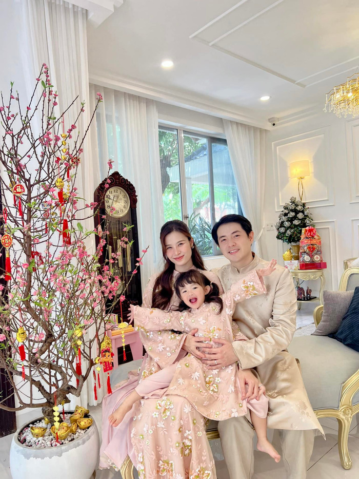 Có thể là hình ảnh về 2 người