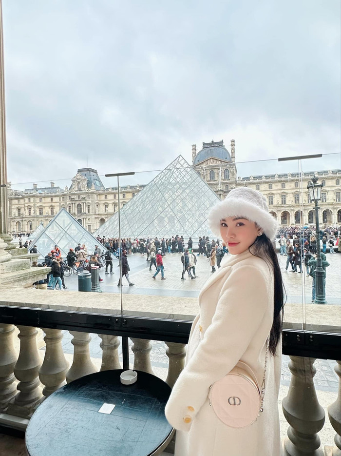 Quỳnh Thư đăng đàn ẩn ý, cảm ơn những người đã hại cô.