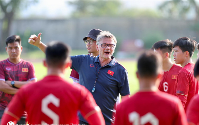 Tuyển Việt Nam chính thức bị Thái Lan vượt mặt, xếp hạng 105 FIFA Ảnh 2