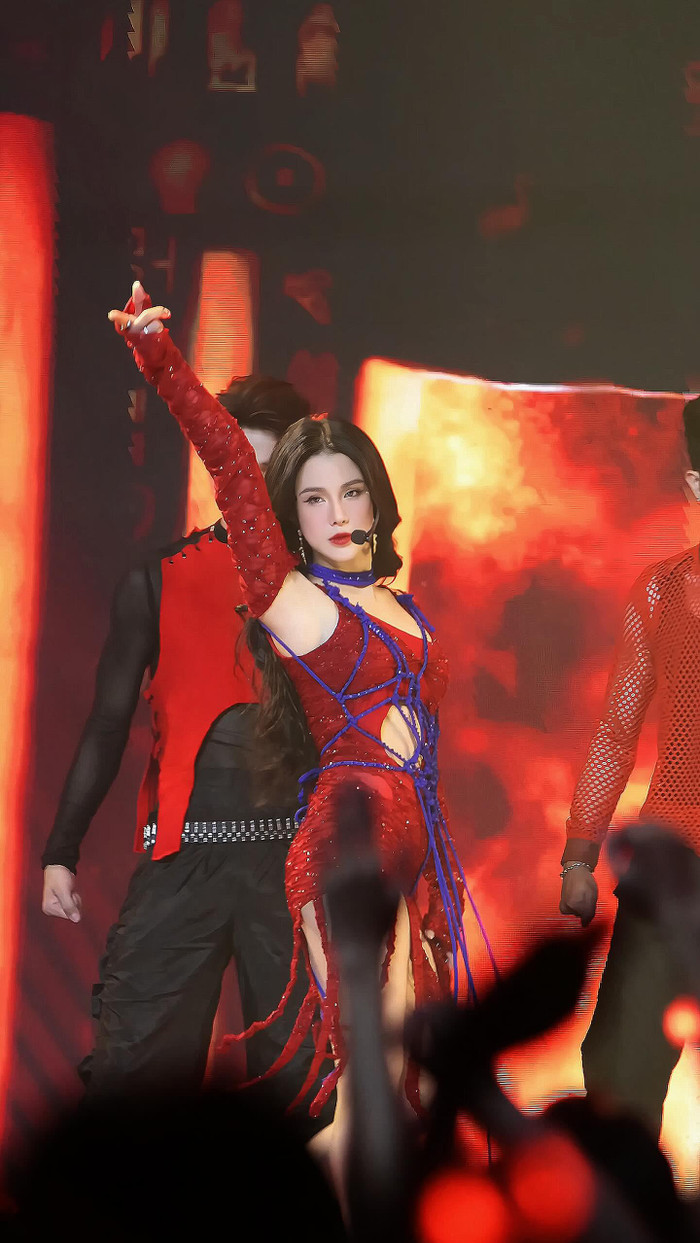 Ở thời điểm hiện tại, người đẹp cho biết bản thân đã ổn định tinh thần và dần lấy lại sự cân bằng. Cô tập trung cho công việc, chăm sóc hai con nhỏ, đồng thời, cô cũng thường xuyên chia sẻ cuộc sống hằng ngày lên mạng xã hội và nhận nhiều lời động viên từ người hâm mộ.