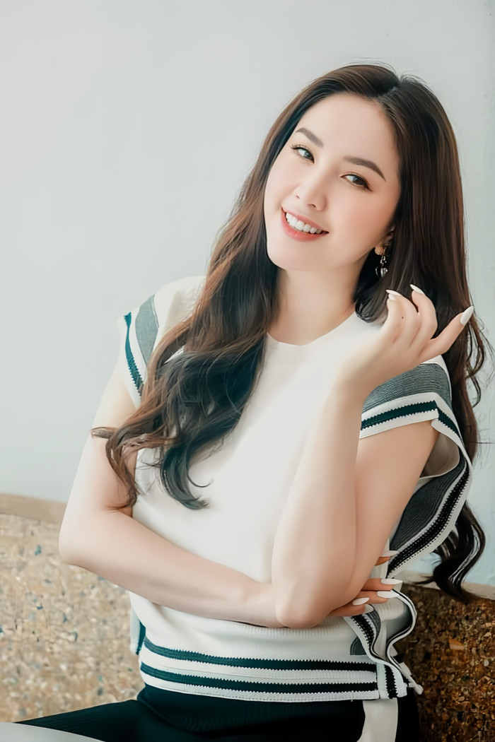 Sau hơn 4 năm về chung một nhà cùng ông xã doanh nhân, Bảo Thy được nhiều khán giả nhận xét vẫn duy trì nhan sắc xinh đẹp, trẻ trung như thời con gái. Theo nữ ca sĩ từng chia sẻ, ông xã hầu như đều đáp ứng những mong muốn, nguyện vọng của cô.  