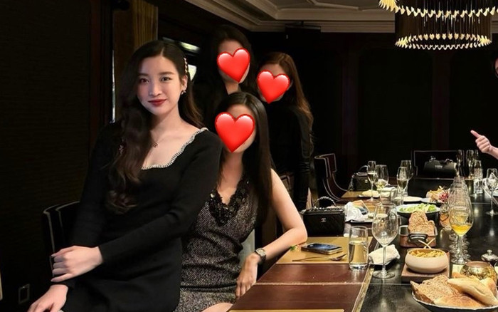 Mẹ bỉm Đỗ Mỹ Linh đẹp lấn át hội chị em khi 'đổi gió' phong cách thường ngày Ảnh 2