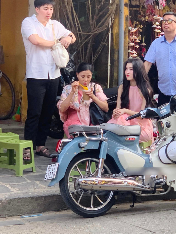 Phương Nhi và gia đình đã có khoảng thời gian nghỉ ngơi, thư giãn tại Hội An