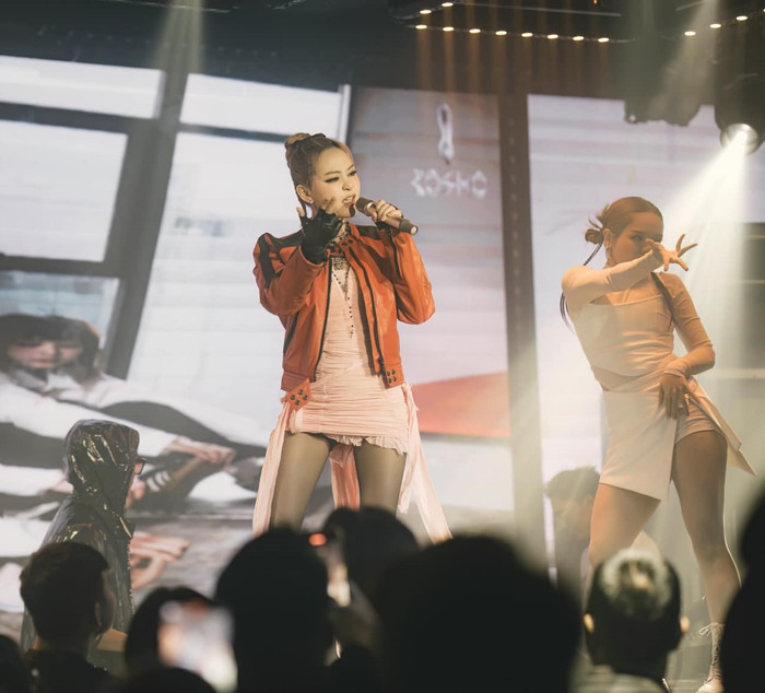 Bị mỉa mai trên livestream, Hiền Hồ: 'Hình ảnh tôi như vậy diễn bar, club là ngon lắm rồi' Ảnh 2