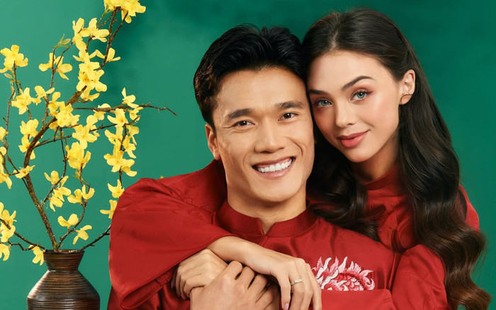 Ảnh Tết của nhà Bùi Tiến Dũng: Vợ Tây gây chú ý với nhan sắc 'gái một con' Ảnh 2