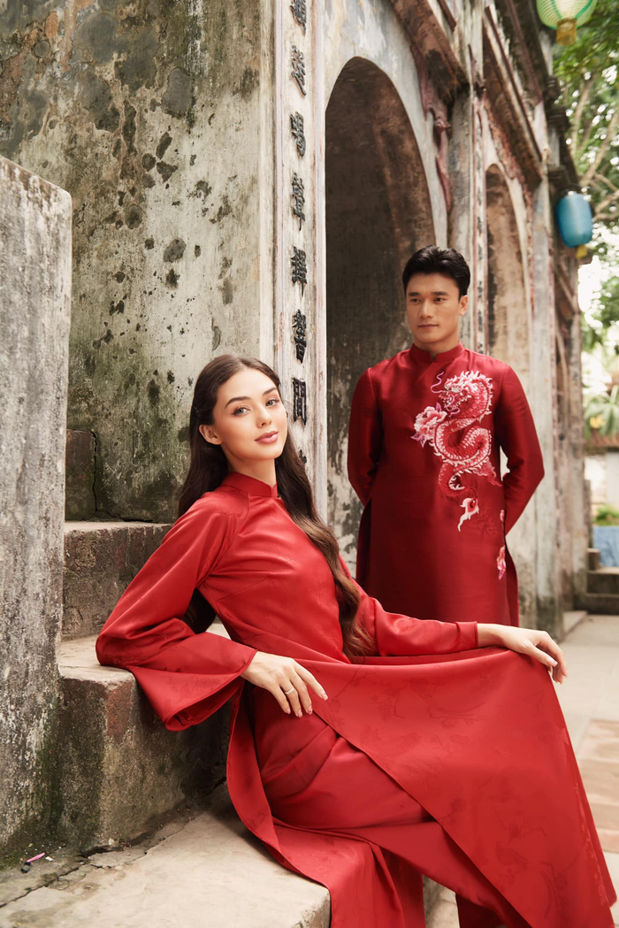 Được biết, Dianka Zakhidova đã đón 4 mùa Tết cùng ông xã tại Việt Nam. Cô được ông xã đưa về thăm quê Thanh Hóa, sum vầy cùng gia đình chồng. Nữ người mẫu cho biết bản thân cảm thấy vô cùng hạnh phúc khi được trở thành một phần của Việt Nam. 