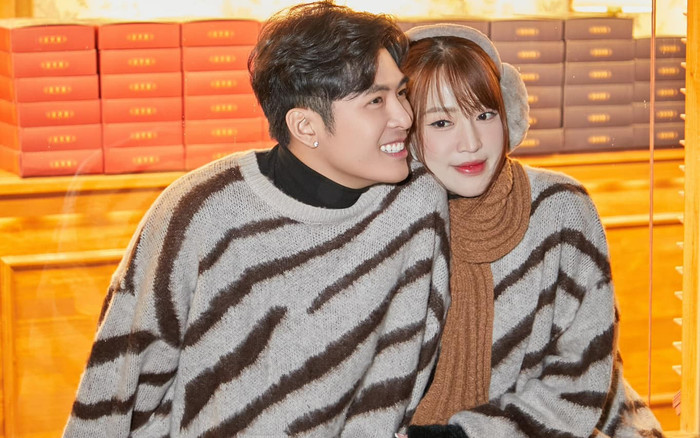 Gin Tuấn Kiệt 'quay lén' vợ tập hát trên giường ngủ, Puka lập tức để lại bình luận Ảnh 2