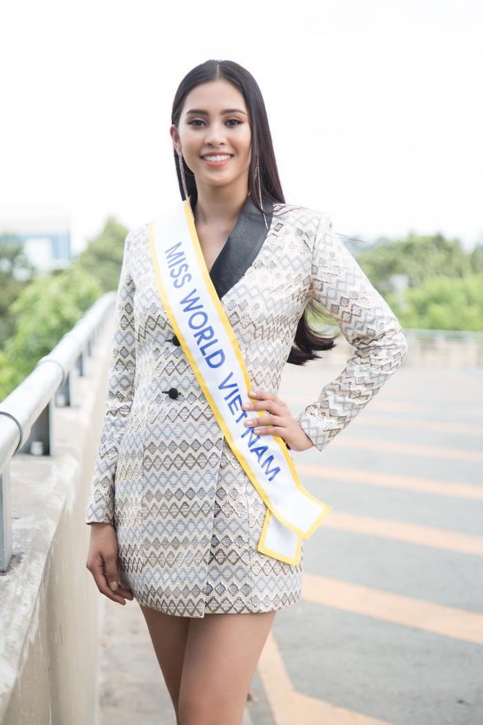 Soi gu thời trang sân bay đi thi Miss World của Mai Phương, Đỗ Thị Hà và Lương Thùy Linh Ảnh 5