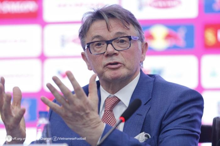 Từ chuyện KFA sa thải Klinsmann đến may mắn của HLV Troussier Ảnh 2