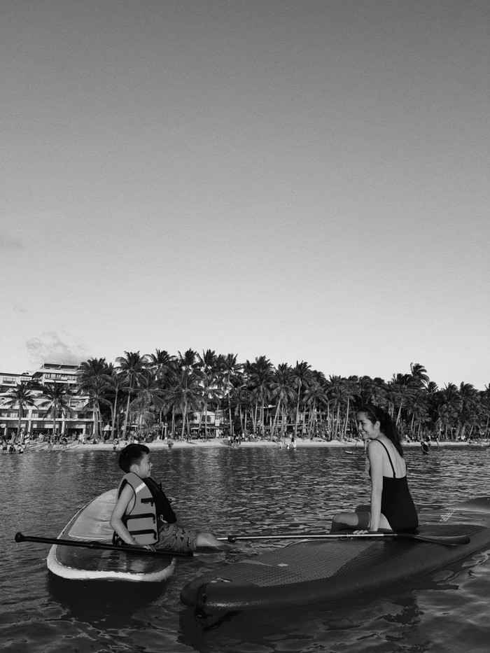 Tăng Thanh Hà khéo khoe góc nghiêng của nhóc tỳ Richard khi đi du lịch ở trong hình ảnh mới nhất