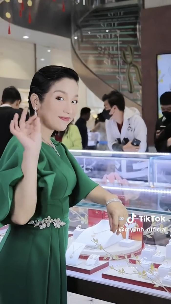 Diva Mỹ Linh đu trend TikTok khiến netizen 'cười ra nước mắt' Ảnh 2