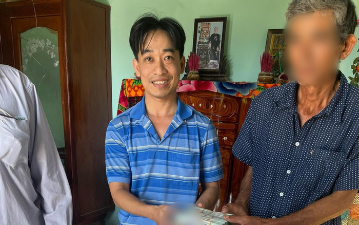 Mua giúp cụ bà 2 tờ vé số, người đàn ông nghèo trúng giải độc đắc gần 4 tỷ đồng Ảnh 2