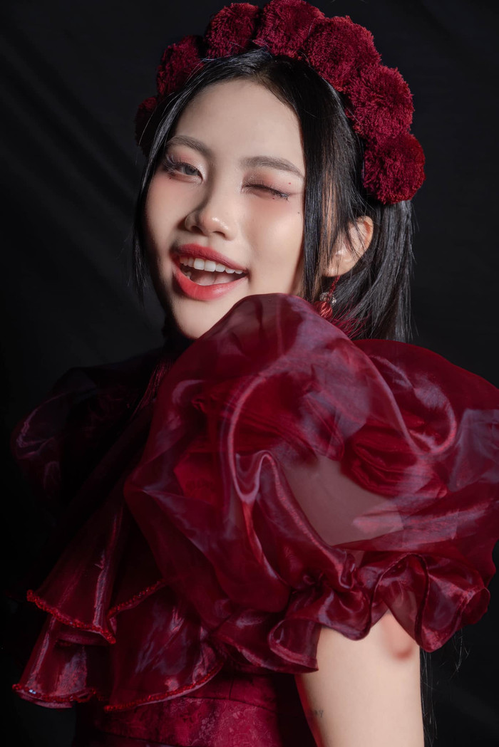 Phương Mỹ Chi bật khóc khi đưa micro nhờ khán giả hát Ảnh 3