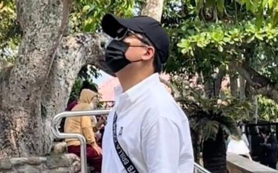 Giữa bão thị phi, Trường Giang và Nhã Phương bị bắt gặp đi lễ chùa Ảnh 2