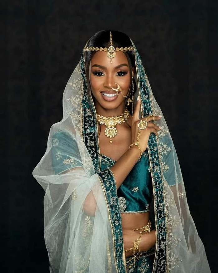 Mylene Djihony là đại diện của Bờ biển Ngà tại Miss World 2023. Cô gái đến từ lục địa đen sở hữu một nhan sắc cuốn hút và thần thái ma mị. Không chỉ xinh đẹp mà cô còn sở hữu một kỹ năng trình diễn chuyên nghiệp với những bước catwalk thần sầu. 