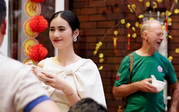 Những hình ảnh Tết hiếm hoi của Ý Nhi ở Úc Ảnh 2