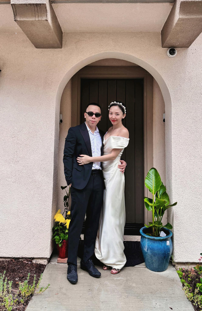 Hình ảnh mới nhất của Tóc Tiên bên cạnh Hoàng Touliver