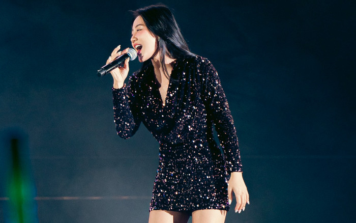 Khán giả 3 tuổi thể hiện tình cảm với ca khúc của Văn Mai Hương qua một hành động Ảnh 2