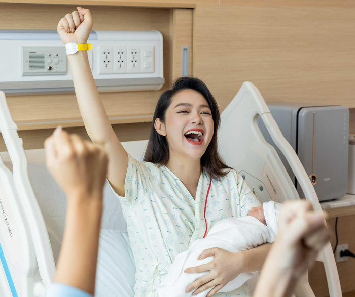 Minh Hằng dành nhiều thời gian cho con hơn, bên cạnh các hoạt động nghệ thuật.