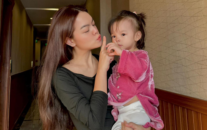 Phạm Quỳnh Anh tâm sự về niềm vui khi có ba cô con gái Ảnh 2