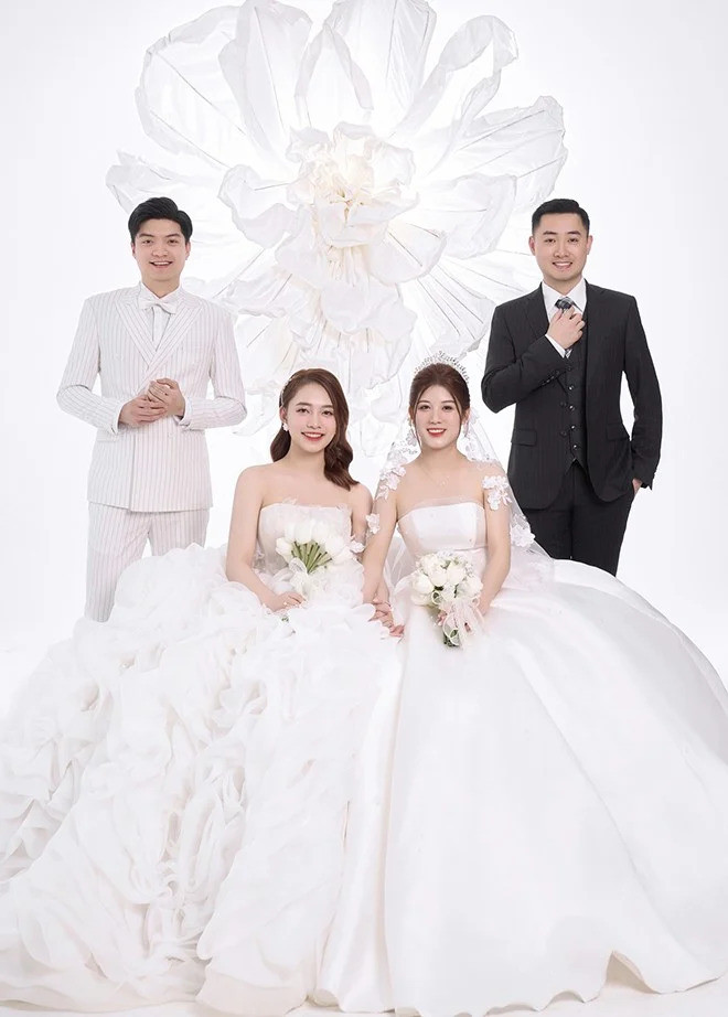 Cả hai cặp đôi đều đã có con trước khi tổ chức đám cưới ở Nghệ An