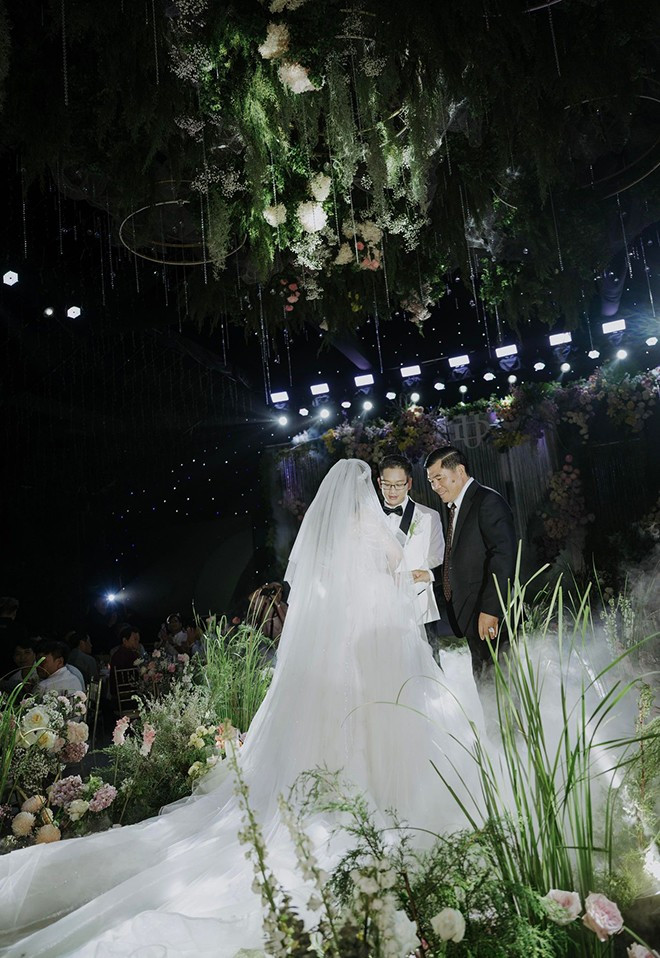 Cô dâu Mai Uyên và chú rể Văn Dũng trong đám cưới