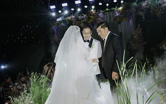 Đám cưới siêu khủng ở miền Tây: Cô dâu chú rể nhận quà cưới trị giá 120 tỷ đồng Ảnh 2