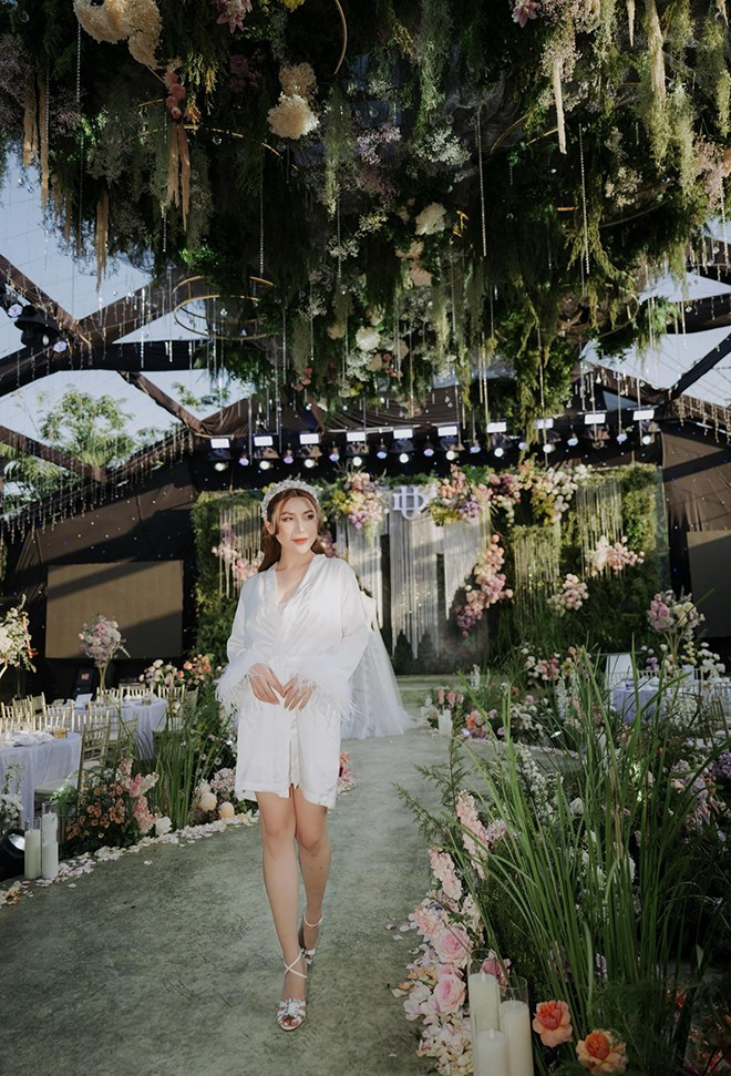 Đám cưới siêu khủng ở miền Tây: Cô dâu chú rể nhận quà cưới trị giá 120 tỷ đồng Ảnh 1