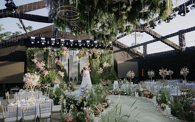 Không gian đám cưới cực đẹp của cặp đôi