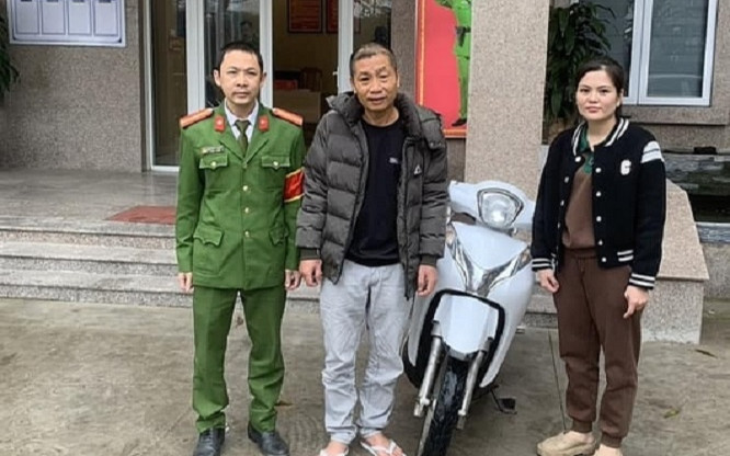 Say rượu để quên xe máy đắt tiền ở con ngõ, người đàn ông nhận cái kết có hậu Ảnh 2